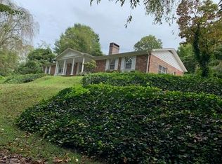 1908 Country Club Rd, Hendersonville, NC 28739