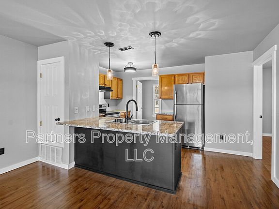 5th image of 825 N Leverett Ave #3