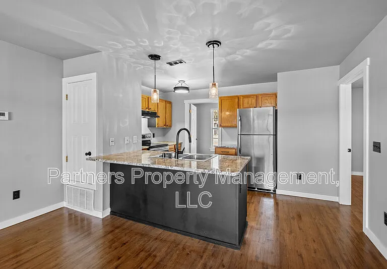 825 N Leverett Ave #2 — Photo 6