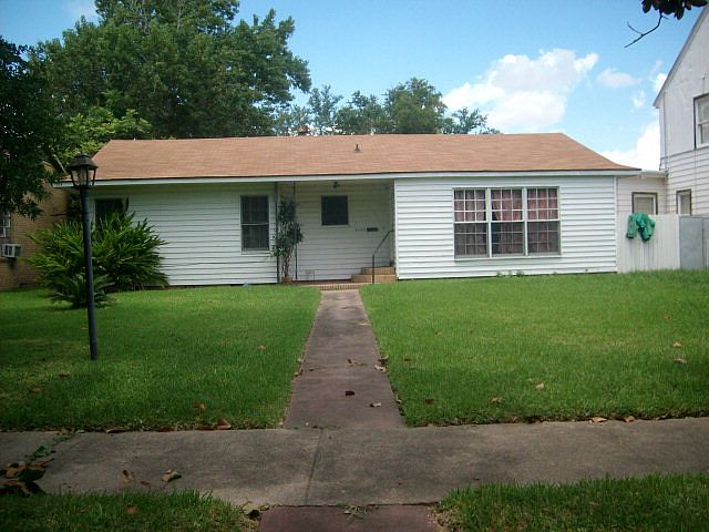 1st image of 3843 Lakeshore Dr