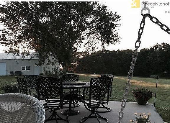 5th image of 5684 SE Meadow Ln