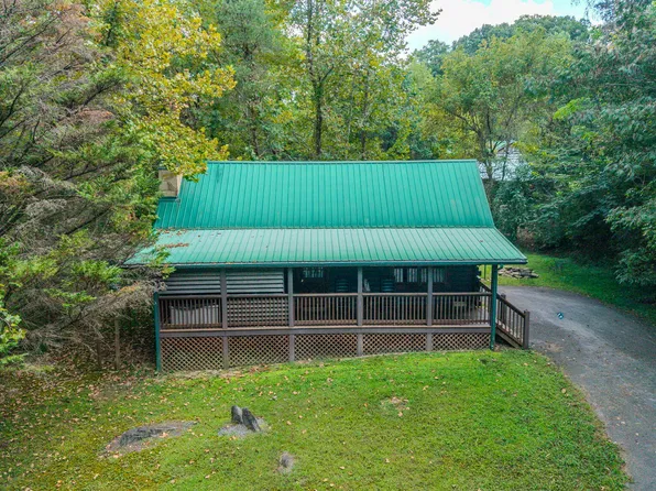 2882 Easy St, Sevierville, TN 37862