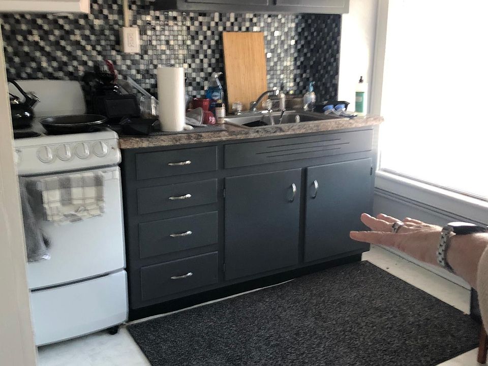 2nd image of 158 6th St #3F