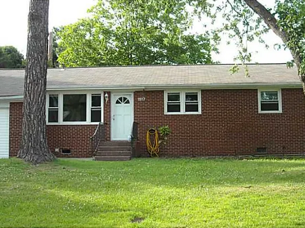 1517 Boxwood Dr, Chesapeake, VA 23323