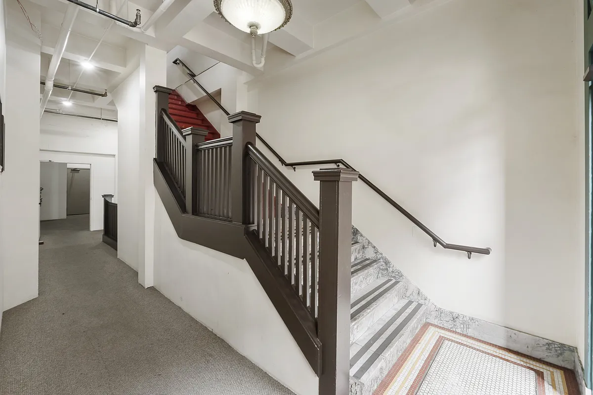 Beautiful, vintage layout and wide hallways - Hong Kong Apartments