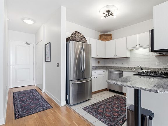 3rd image of 645 N Kingsbury St APT 1207