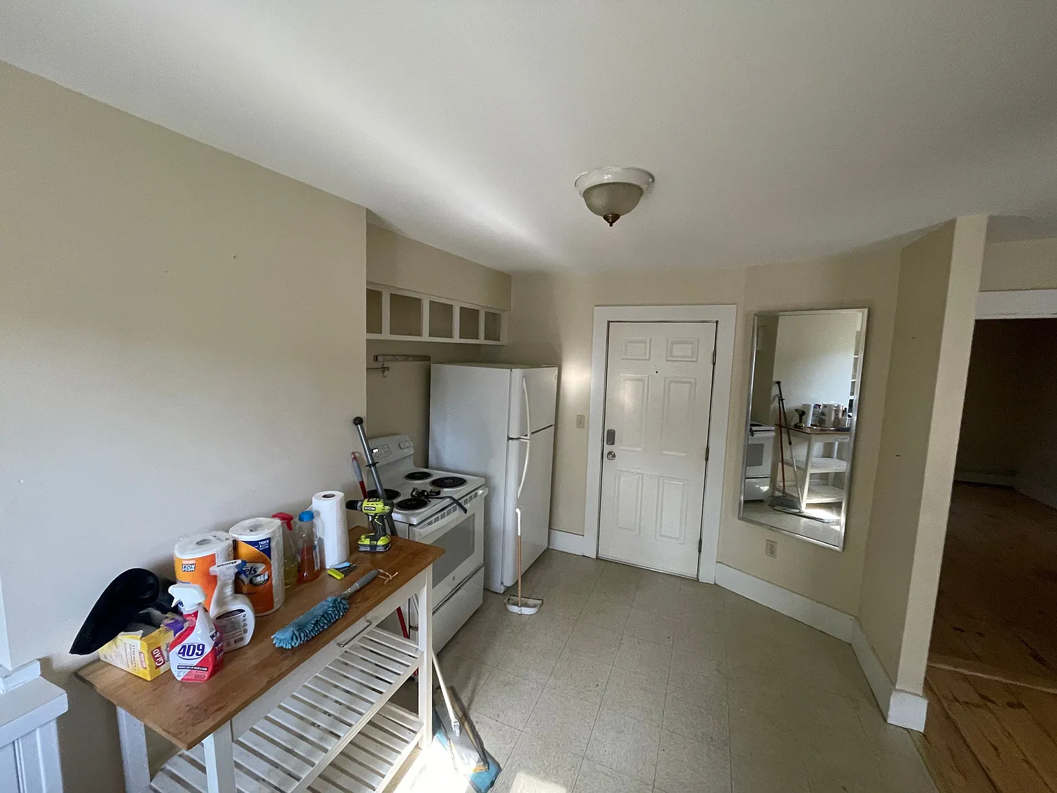 2 bed, 921 sqft, $1,950 — Photo 2