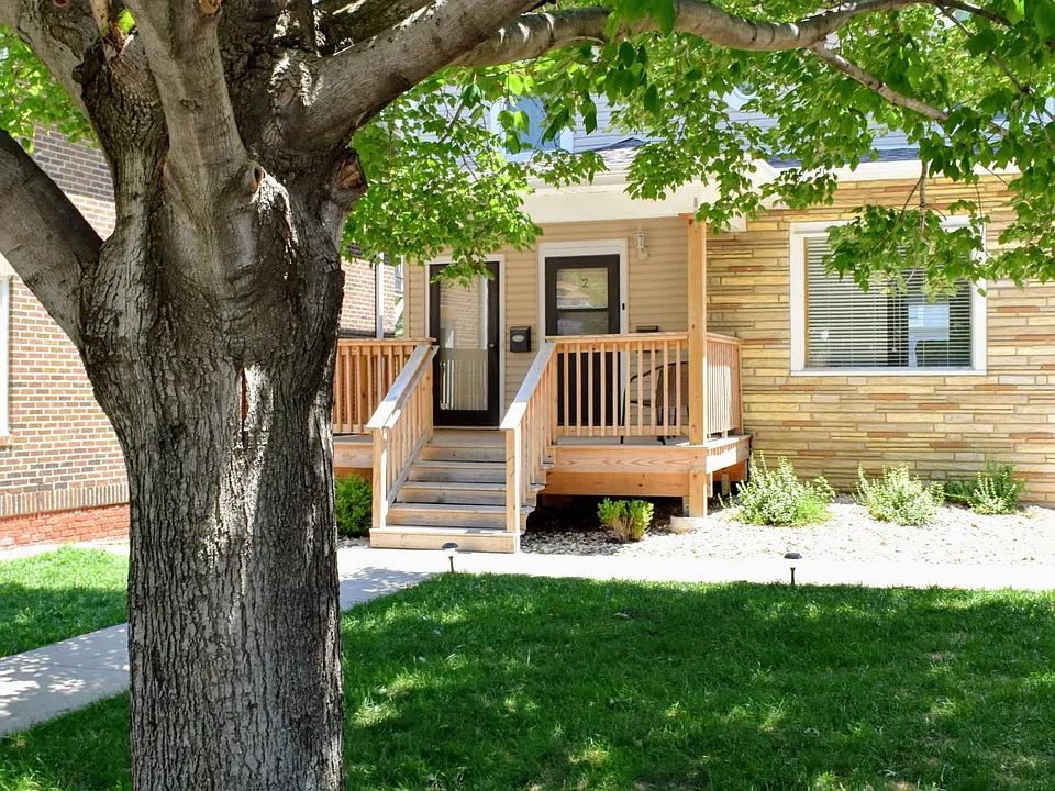 Front Yard ; one-eleven@blackstone_unit.2