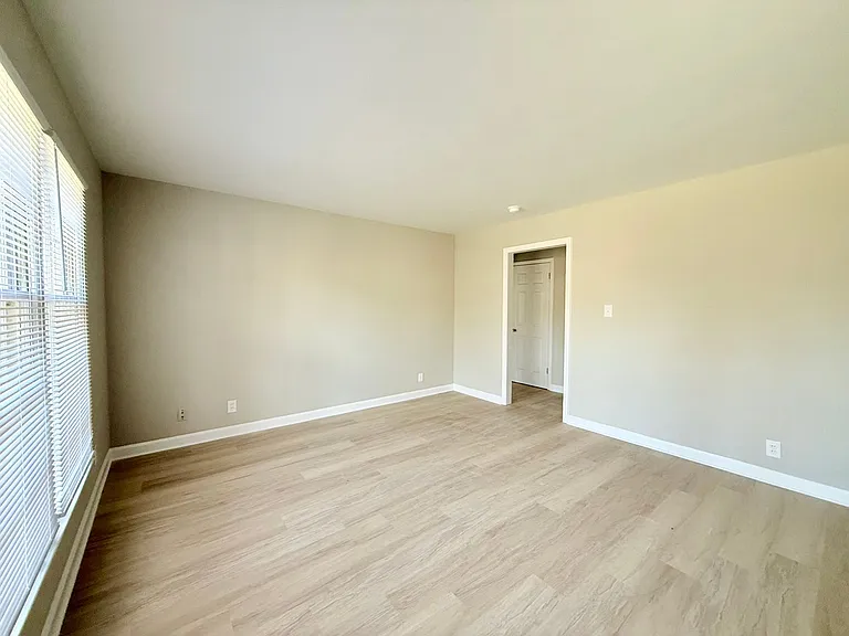 3819 Rosehaven Dr — Photo 3