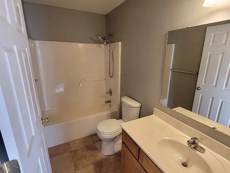 402 Shade Tree Ln — Photo 8