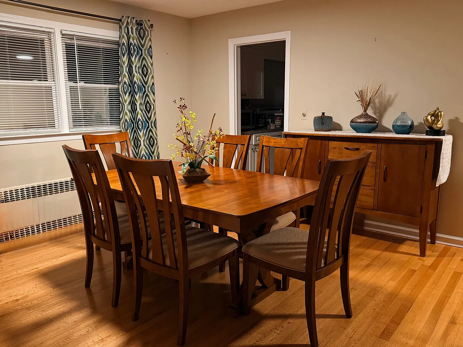 2 bed, 1.0 bath, 1250 sqft, $3,400 — Photo 2