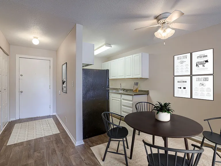Three Bedroom (Remodel) - 3 Bed / 1.5 Bath - 1,094 Sq.Ft.