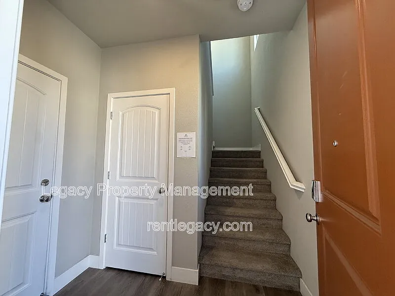 2 bed, 2.0 bath, 1362 sqft, $2,395 — Photo 2
