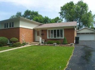 237 Hatlen Ave, Mount Prospect, IL 60056
