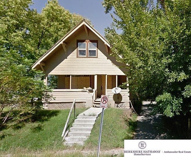 2nd image of 3924 Grand Ave
