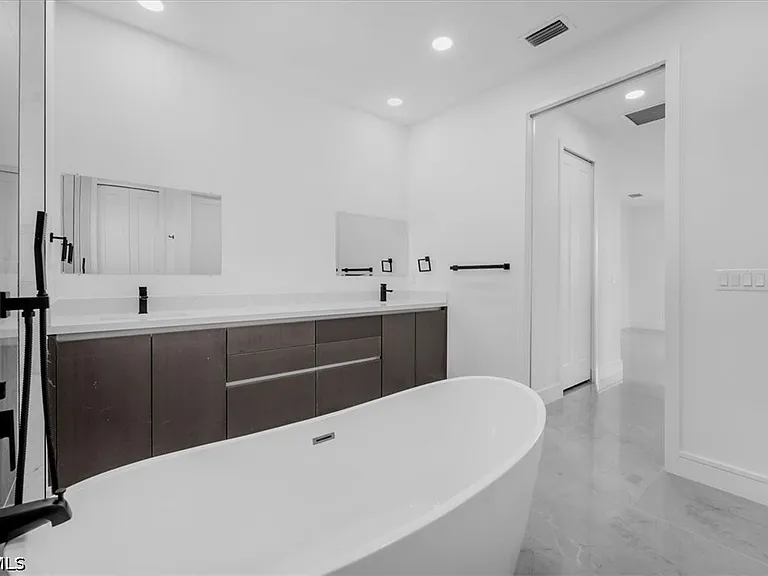 3812 NW 38th St — Photo 27