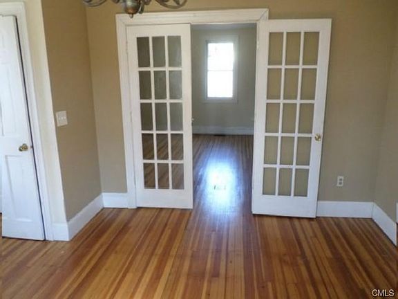 5th image of 482 Brewster St