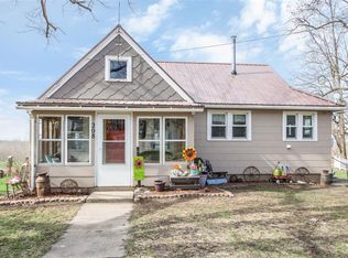 208 Cascade St SW, Hopkinton, IA 52237