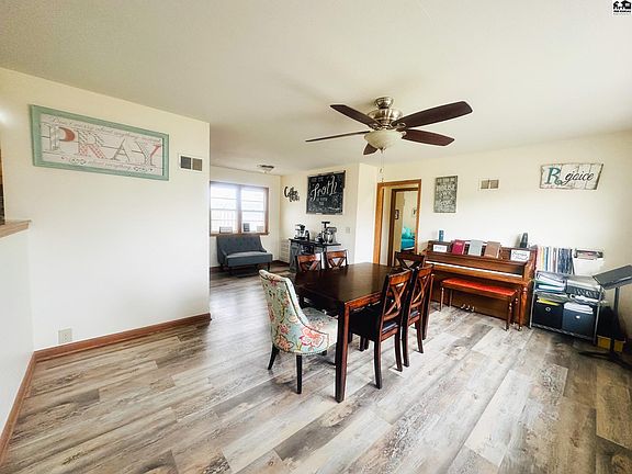 3rd image of 605 Green St