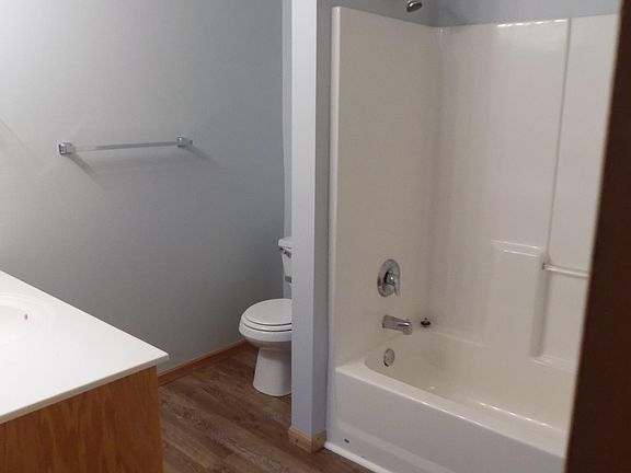 3rd image of 10921 Yukon St NW