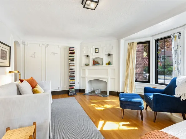 1101 17th Avenue #201, Seattle, WA 98122