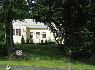 34 Lockwood Ln, Riverside, CT 06878