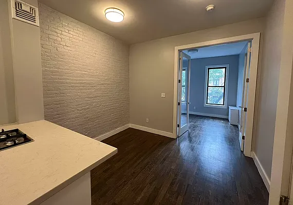 Rented by Tourma Realty LLC | media 9