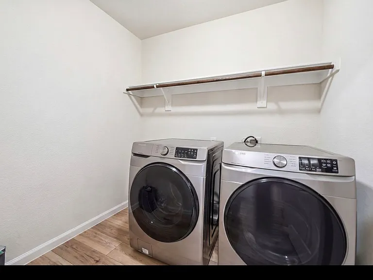 1908 Elderberry St — Photo 16
