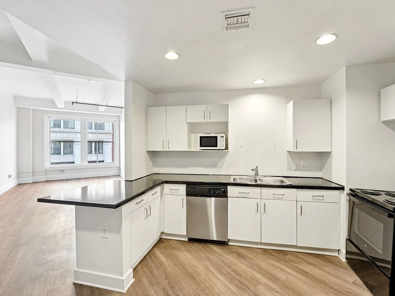 Chamber Lofts — Photo 4