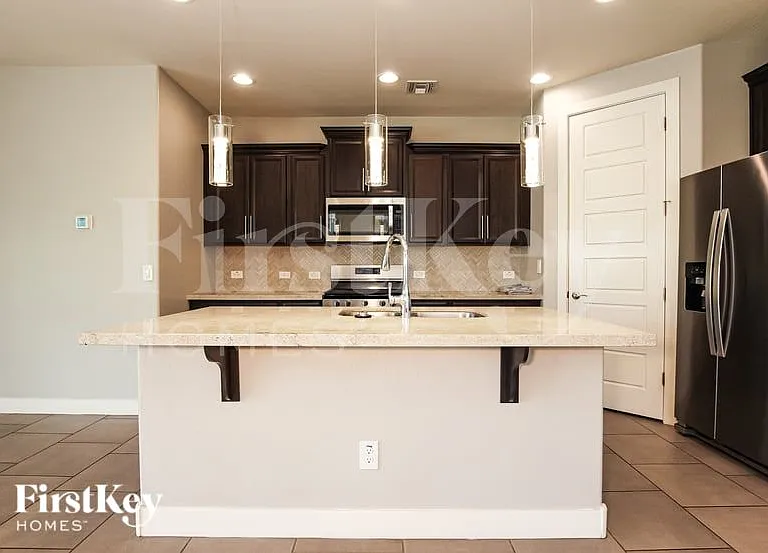 18742 W Colter St — Photo 4