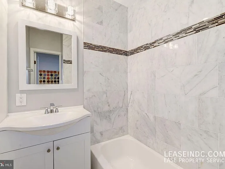 2129 4th St NE — Photo 14