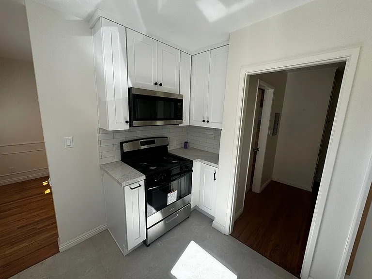 14926 Dickens St #4 — Photo 2