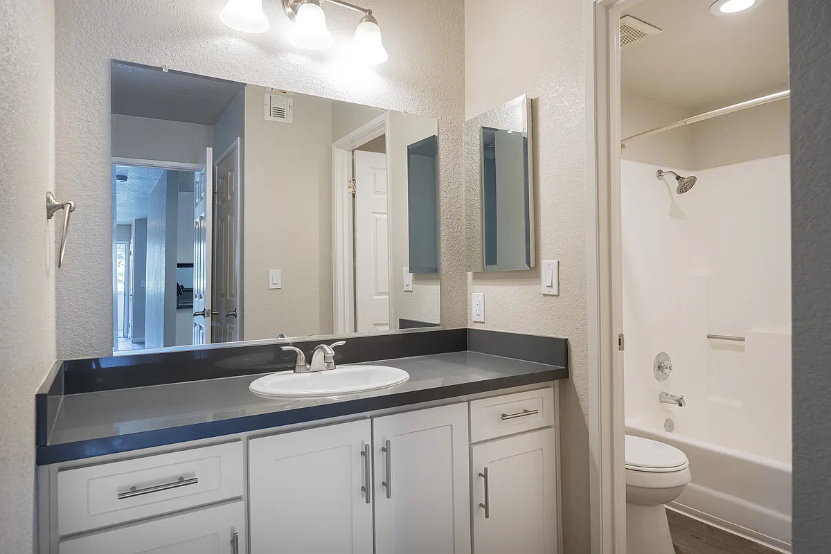 Shadow 410F bath #1 - 410 Canyon Oaks Dr #420