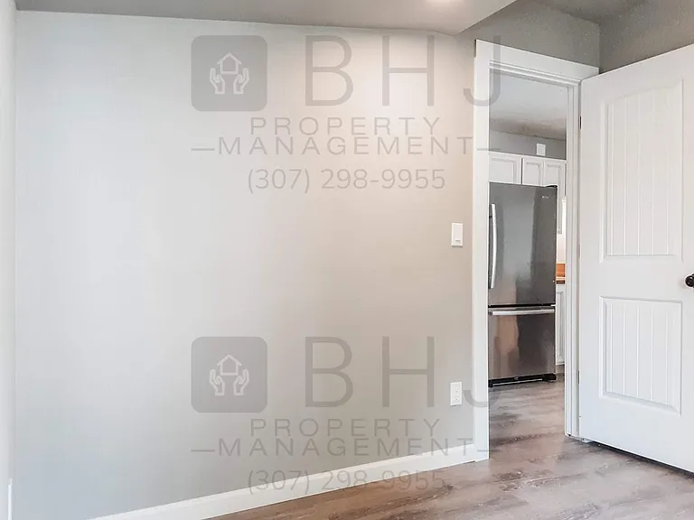 141 W 7th St — Photo 11