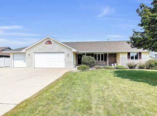 196 Robin Ln, Luxemburg, WI 54217