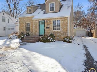 929 SW Cambridge Ave, Topeka, KS 66606