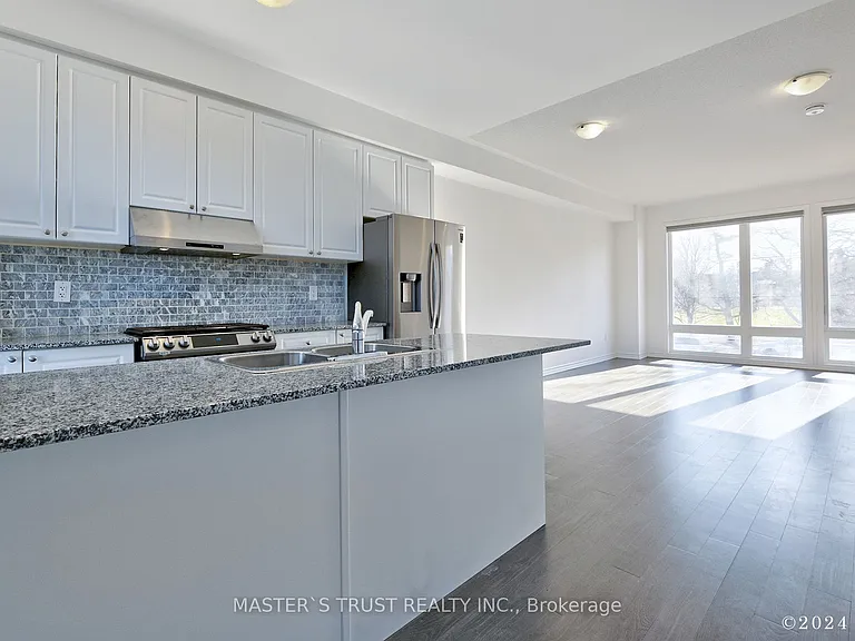 2501 Littlefield Cres — Photo 13