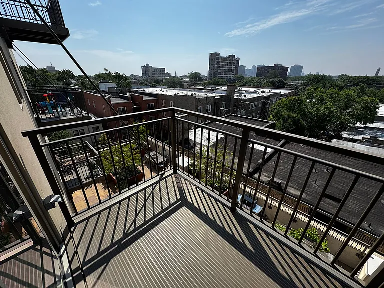 Gorgeous Historical Apartments Near Beach in East Rogers Park — Photo 113