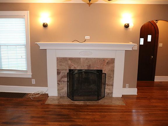 5th image of 121 Rose Dr
