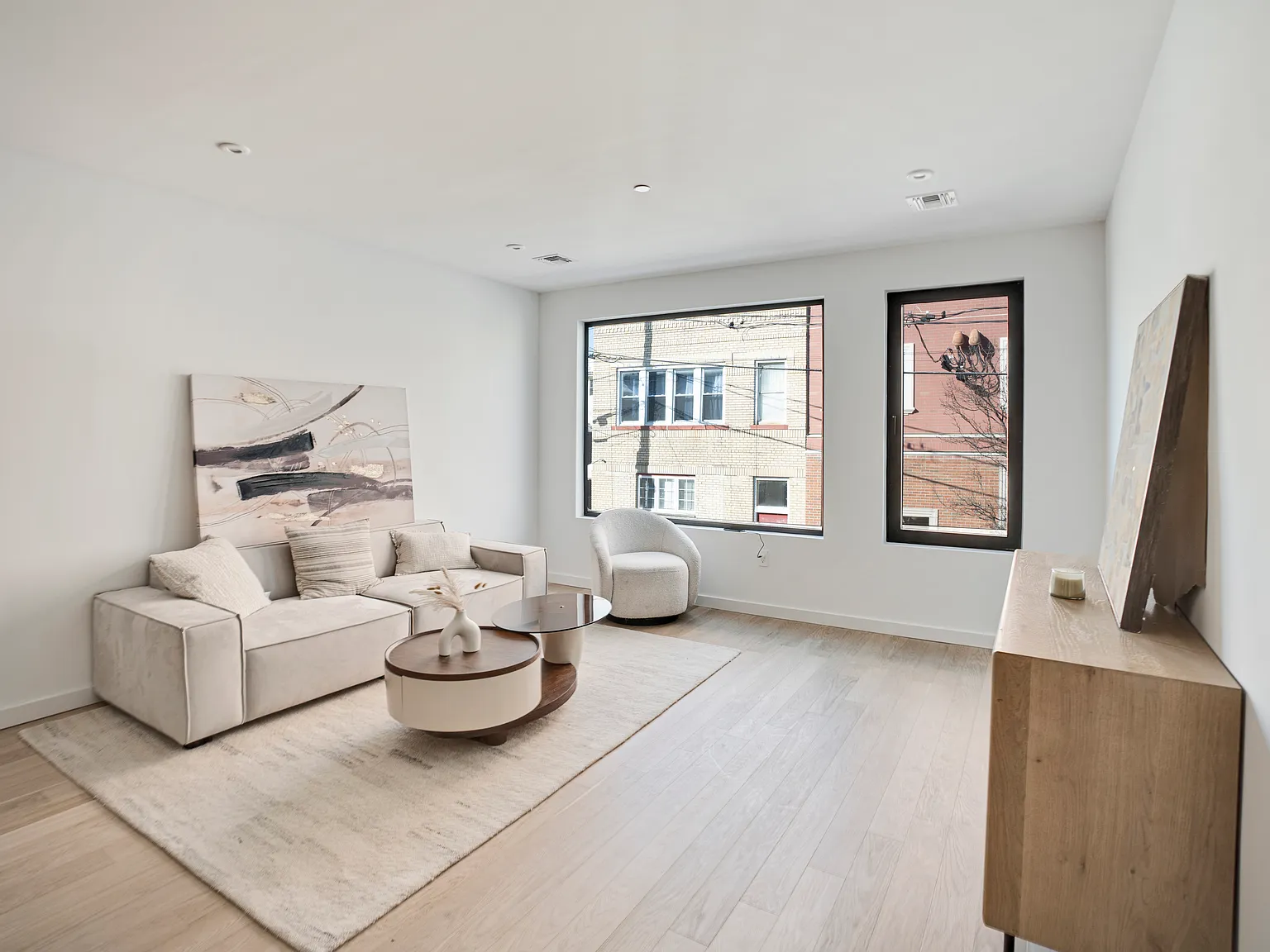 3 bed, 2.5 bath, 1510 sqft, $4,200 — Photo 3