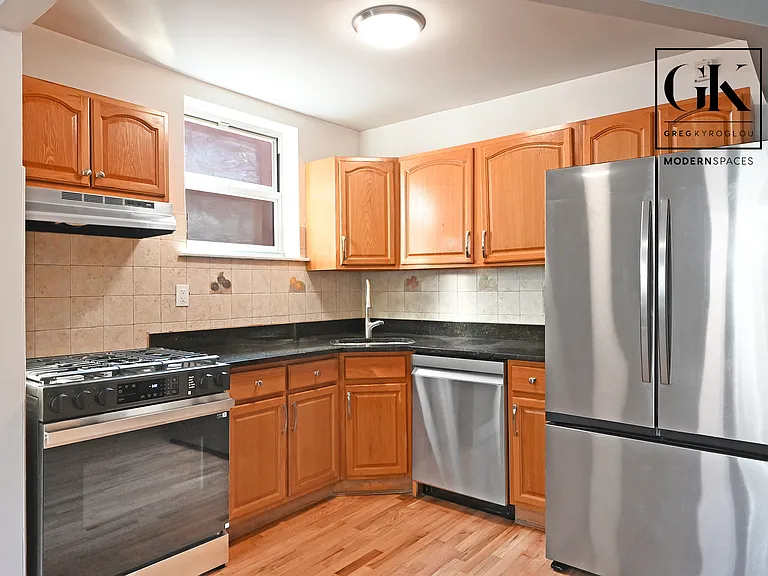 25-24 45th St #2 — Photo 2