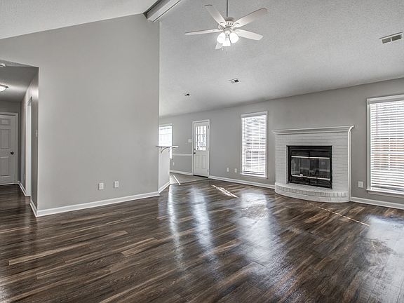 2nd image of 2623 Laurelcrest Dr