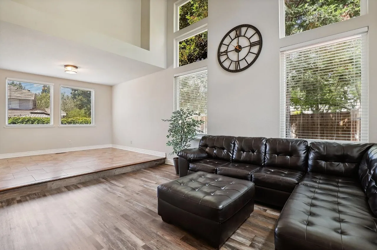 105 Dulverton Cir — Photo 4