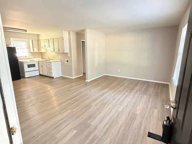 2202 S Main St — Photo 3