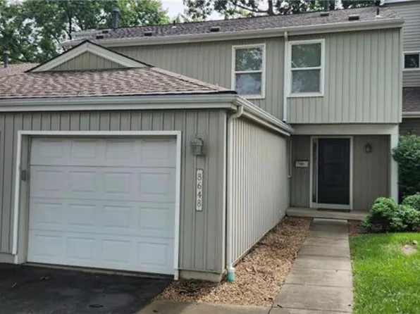 8648 W 108th Pl, Overland Park, KS 66210