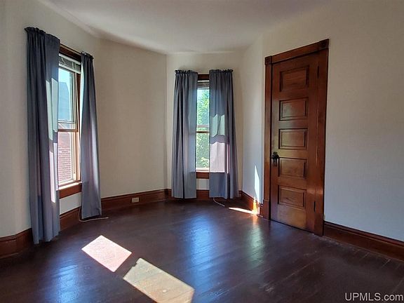 3rd image of 304 W Douglass Ave