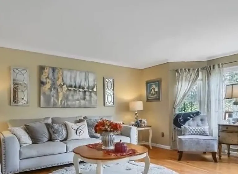 97 Pelham Dr — Photo 3