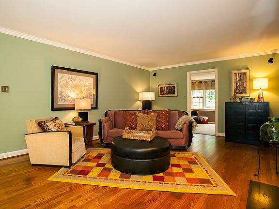 3rd image of 419 Thornden St
