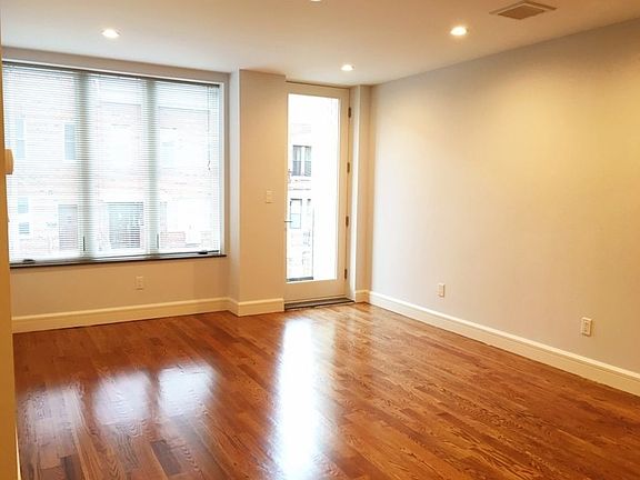5th image of 2535 38th St APT 2F