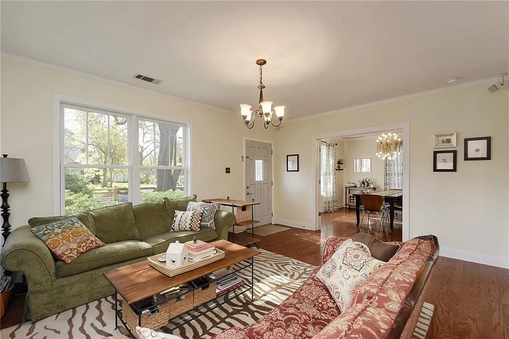 6 bed, 4.5 bath, 2048 sqft, $7,495 — Photo 3